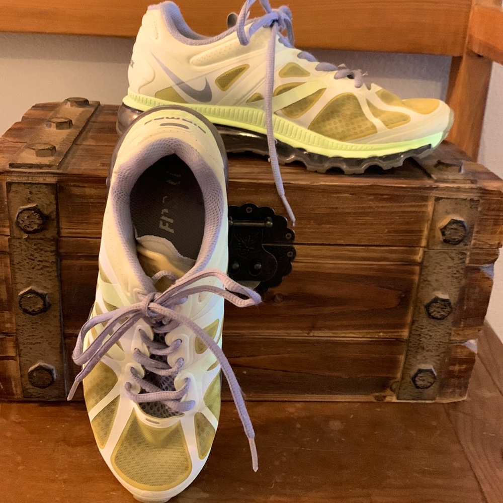 Preloved Nike Air Max Size 7.5 Lime green with gray swish and gray inside